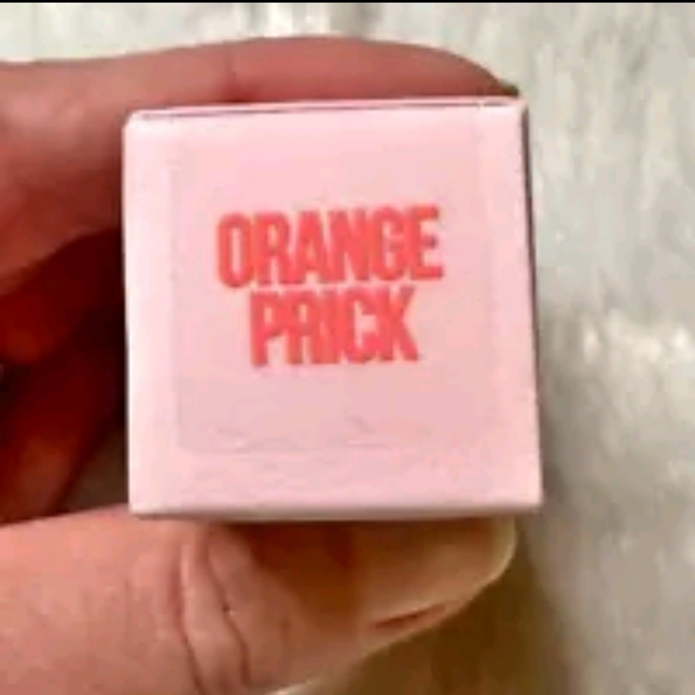Jeffree Star Velvet Trap Lipstick - Orange Prick - Picture 3 of 5
